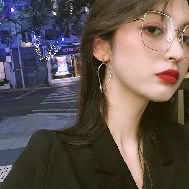 如何通过脸型选择佩戴的耳环？