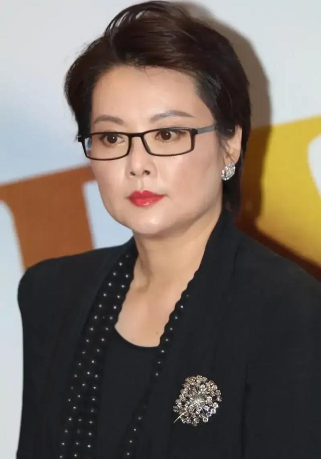 如何通过脸型选择佩戴的耳环？