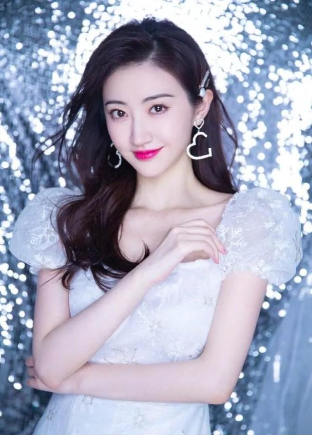 如何通过脸型选择佩戴的耳环？