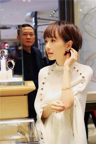 如何通过脸型选择佩戴的耳环？