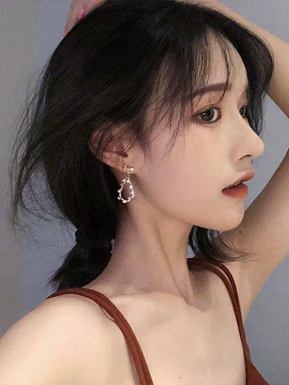 如何通过脸型选择佩戴的耳环？