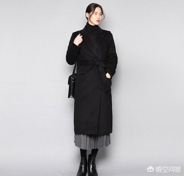 黑色大衣怎么选内搭比较好?