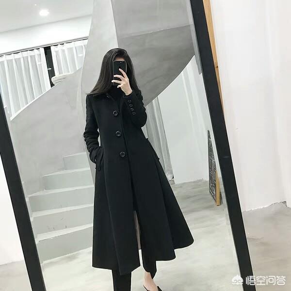 黑色大衣怎么选内搭比较好?