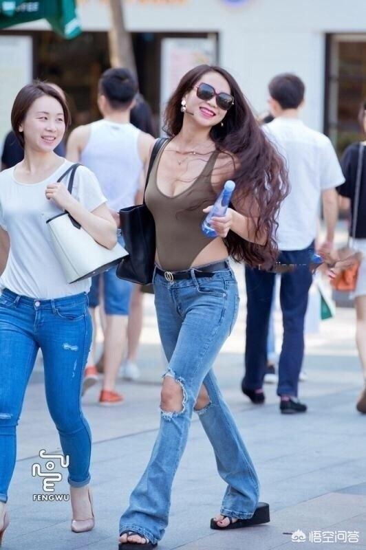 牛仔裤九分裤穿什么上衣好?