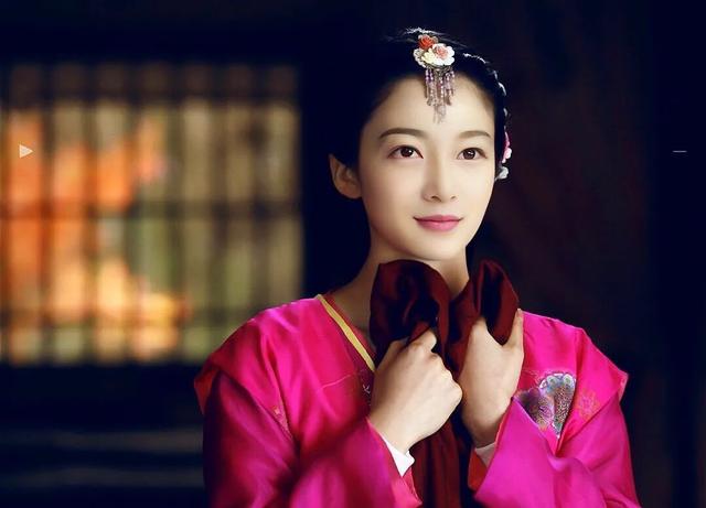 女人买衣服时明明很喜欢,可到穿的时候又觉得丑,为什么?