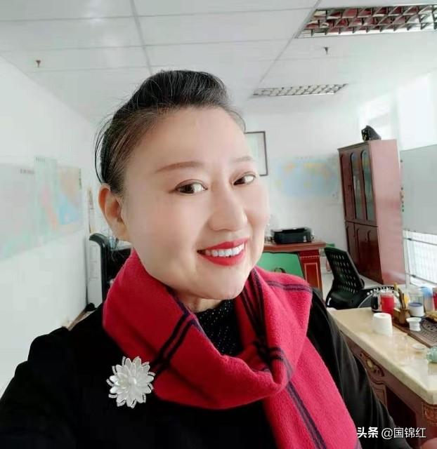 女人60岁以上还打扮自己,你怎么看?