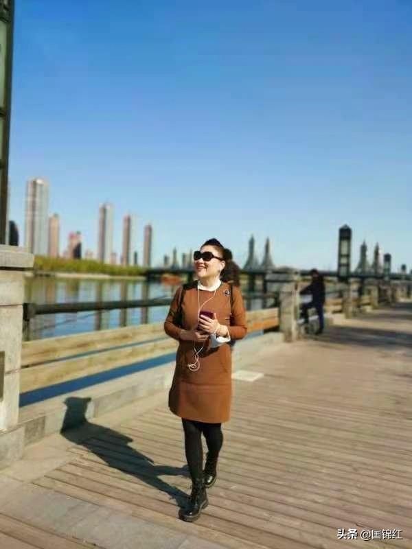 女人60岁以上还打扮自己,你怎么看?