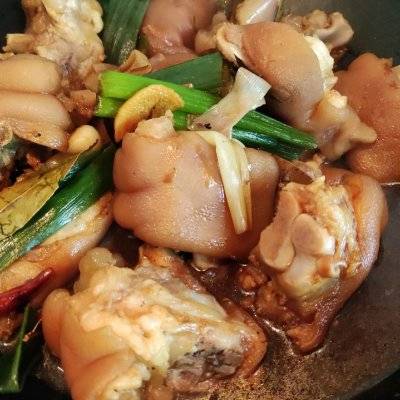 猪蹄和鸡爪能一起炖吗 猪手怎么做好吃