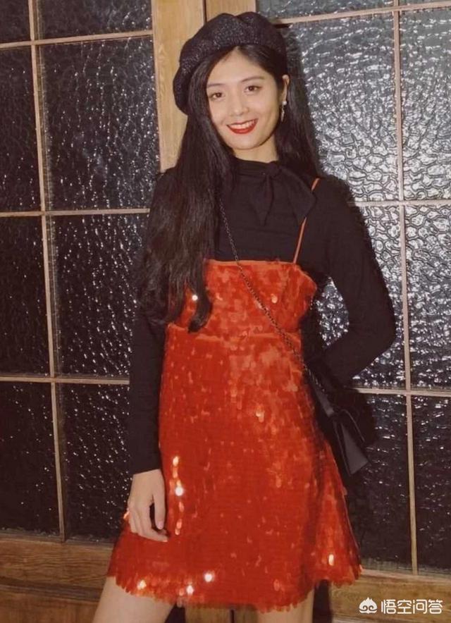 脸大的女生适合穿什么上衣?