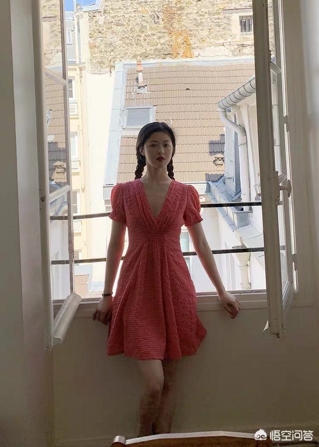 脸大的女生适合穿什么上衣?