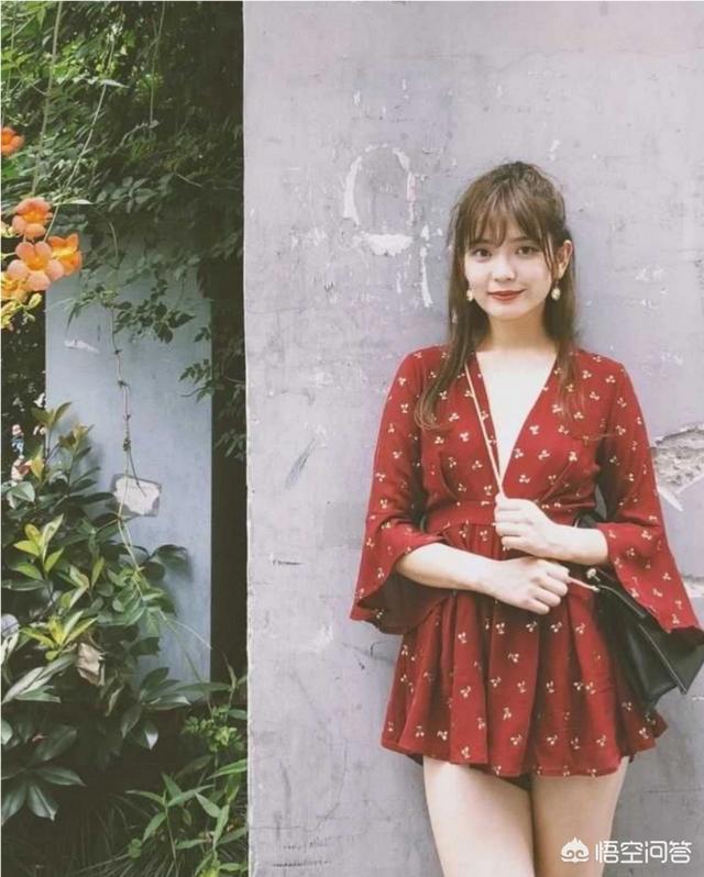 脸大的女生适合穿什么上衣?