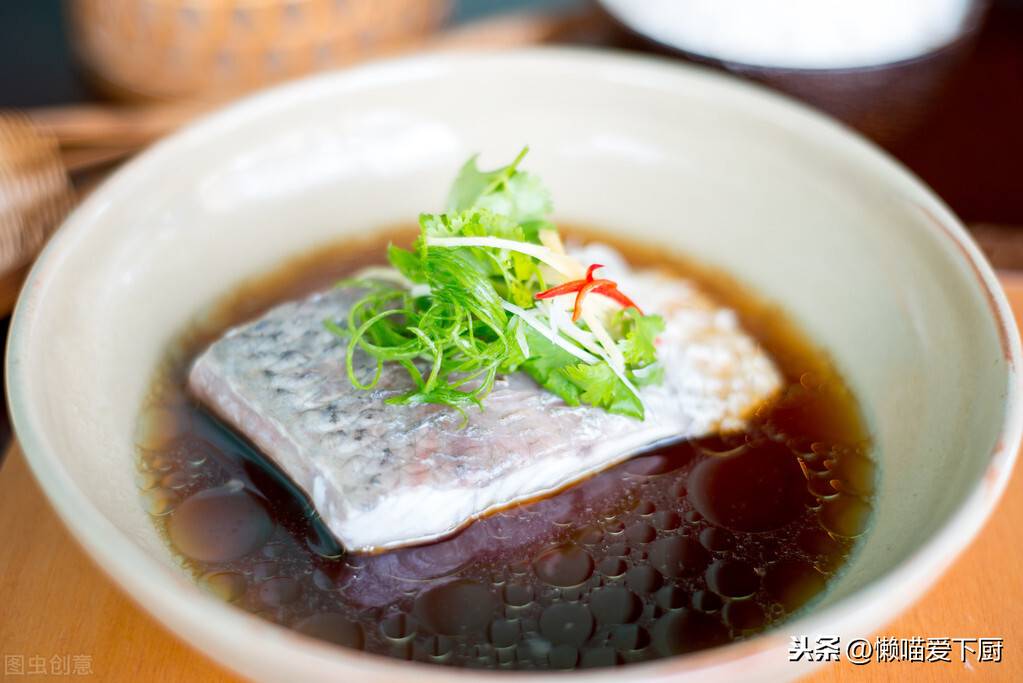 蒸鱼豉油先放还是后放 蒸鱼豉油怎么用