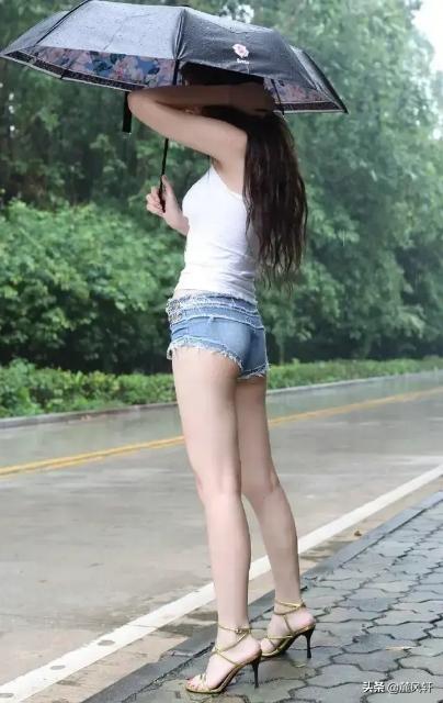现在的有些女孩子为什么喜欢穿破洞牛仔裤？