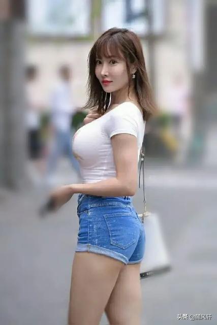 现在的有些女孩子为什么喜欢穿破洞牛仔裤？