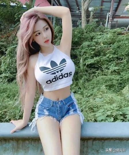 现在的有些女孩子为什么喜欢穿破洞牛仔裤？