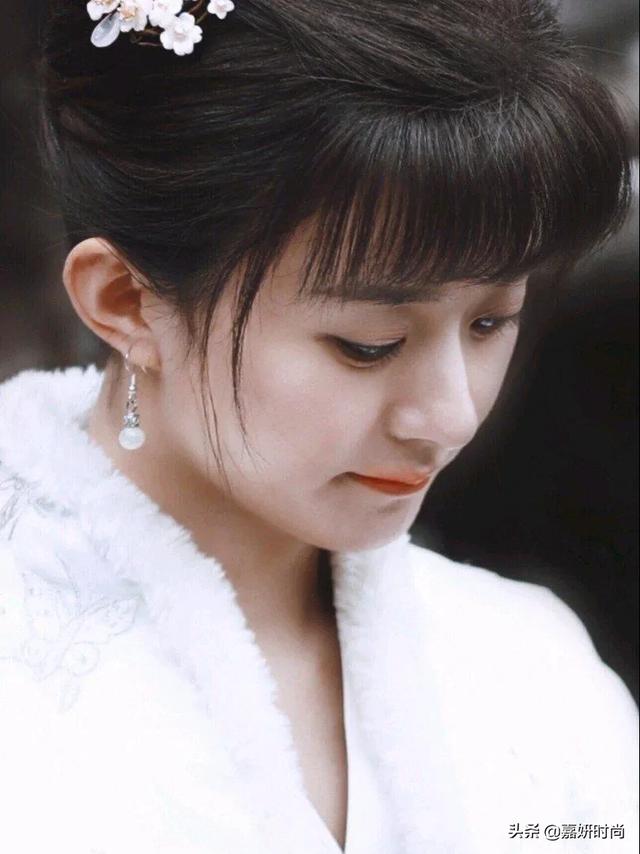 塌鼻梁的女生适合什么长度的头发？配什么刘海可以修饰一下脸型呢？