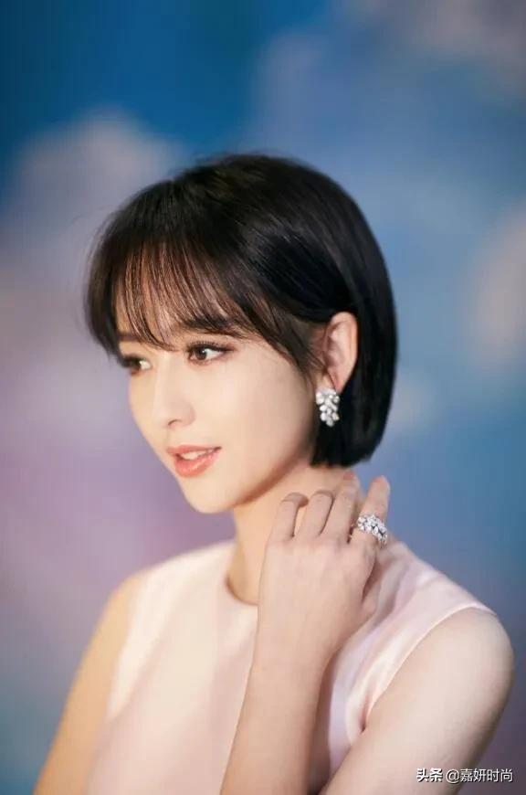 方脸、脖子短并且肩宽适合什么发型?