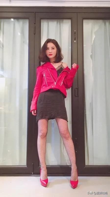 怎么接受人们认为的渔网袜是时尚?