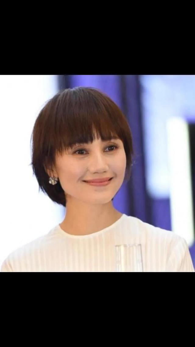 50岁的女性,头发少留什么发型好看?