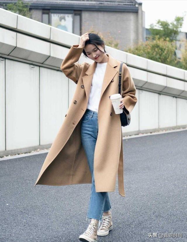 皮肤比较黄、身高体重标准的女生,适合穿哪种大衣?