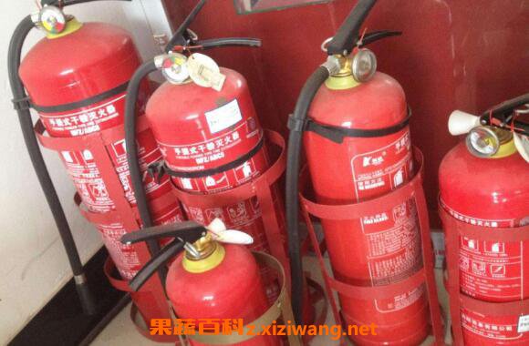 干粉灭火器如何用 干粉灭火器的正确使用方法