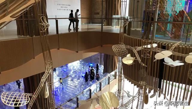 为什么商场里面很多高档的店铺无人问津却可以一直屹立不倒?