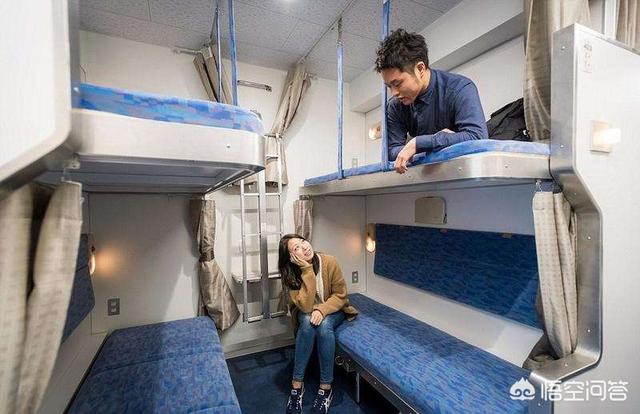 为什么坐火车夜晚经过某些站的时候,乘务员要强制要求拉窗帘?
