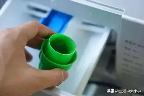 乳白色的衣服变黄了 白色衣物变黄怎么办