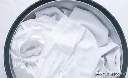 乳白色的衣服变黄了 白色衣物变黄怎么办