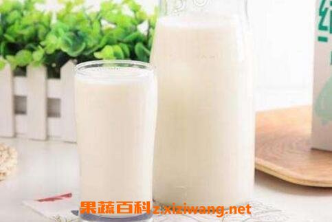 空腹喝牛奶好吗 空腹喝牛奶会怎么样