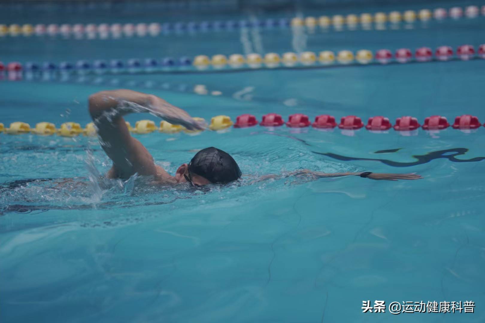 游泳减肥法一周狂减5斤 游泳多久减肥