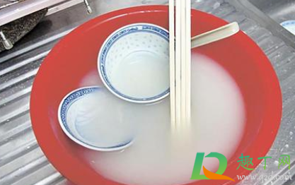 淘米水怎么洗白衣服效果好