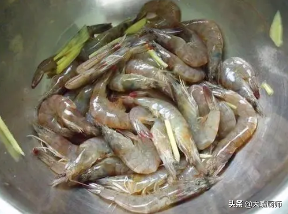 怎样煮大虾最好吃 煮虾需要多久