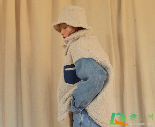 微胖的人适合穿羊羔毛吗