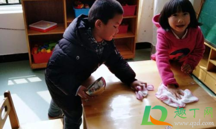 白色办公桌脏了用什么擦
