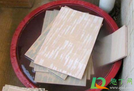 泡水砖不泡水直接刷背胶可以吗