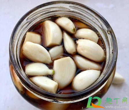 腊八蒜发黄是什么原因
