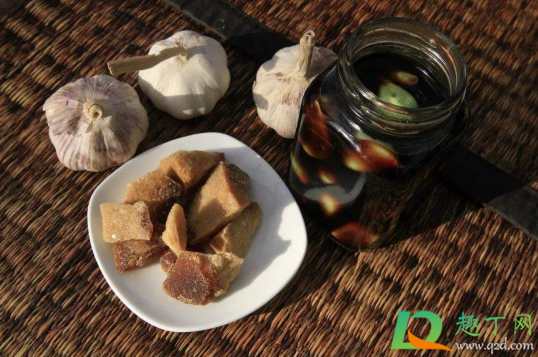 腊八蒜发蓝怎么回事