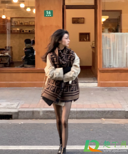 芬迪围巾一千多的是正品吗