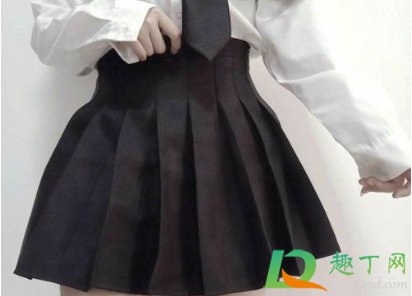 百褶裙怎么洗折子不变形