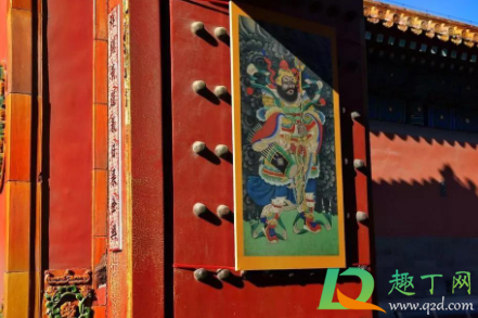 贴门神分左右吗