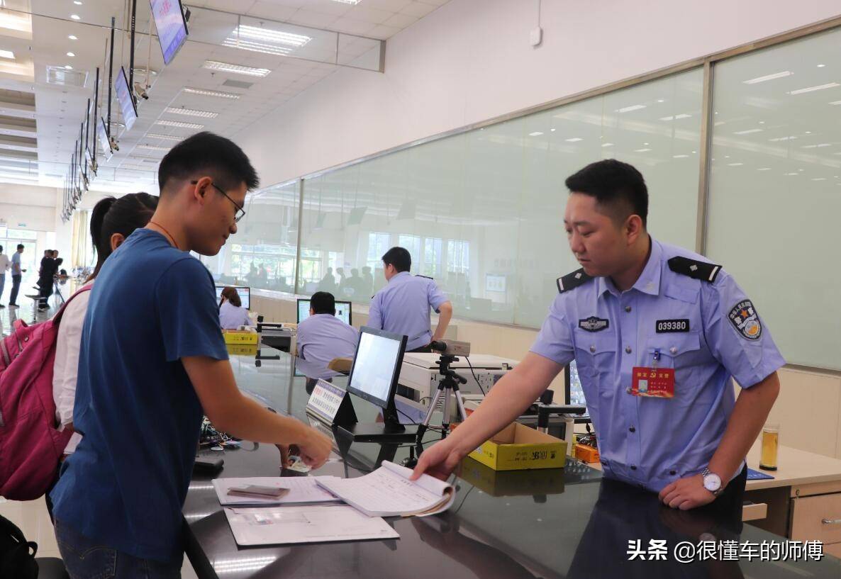 驾驶证过期多久算无证驾驶 驾驶证过期多久