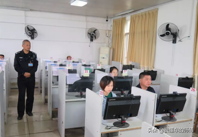 驾驶证过期多久算无证驾驶 驾驶证过期多久