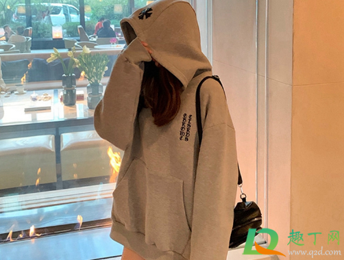 连帽卫衣帽子往后坠是什么原因