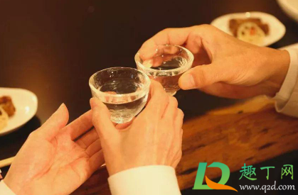 喝醉酒应该热敷还是冷敷