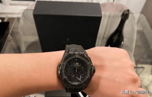 什么品牌的腕表充满了未来科技感?请举例?