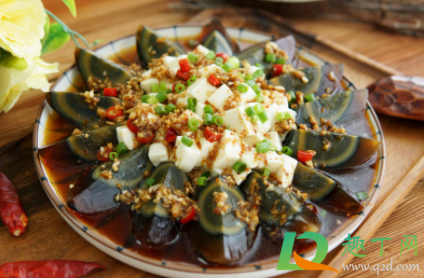 皮蛋是生蛋制作还是煮熟了制作