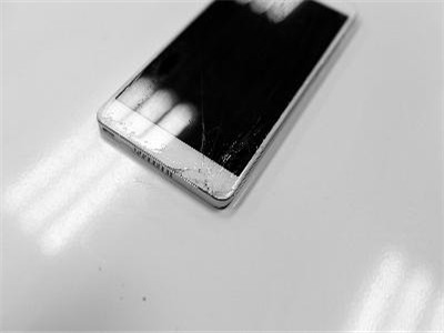 胶水修复屏幕需要多少钱
