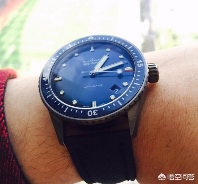 想买一款潜水表,宝珀五十噚蓝陶和劳力士间金黑水鬼都很不错,这两款应该如何选择?