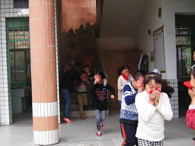 学校火灾自救常识